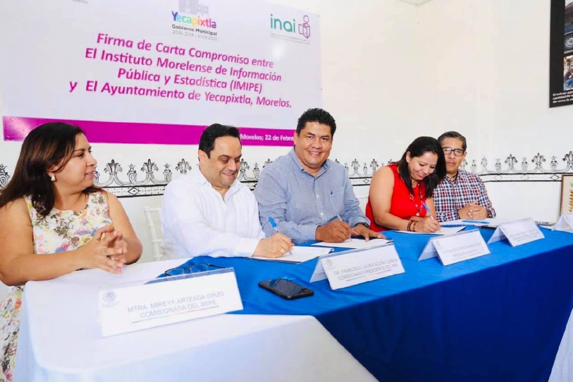 Firma Francisco Sánchez Zavala carta compromiso por la transparencia con el IMIPE