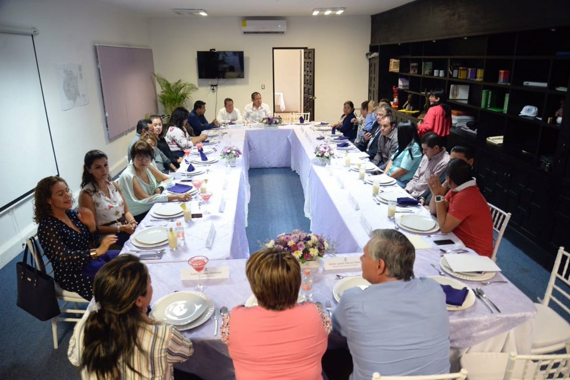 Se reúne Blanco Bravo con legisladores locales electos