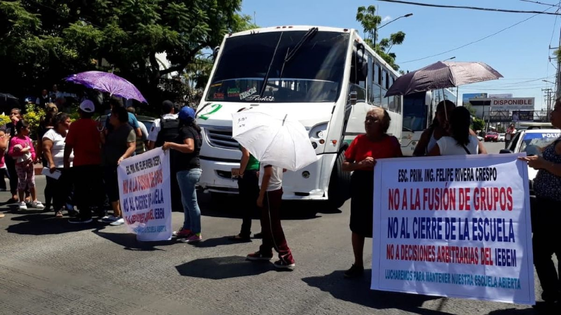 La compactación de grupos en primaria, la causa del bloqueo de la avenida Morelos