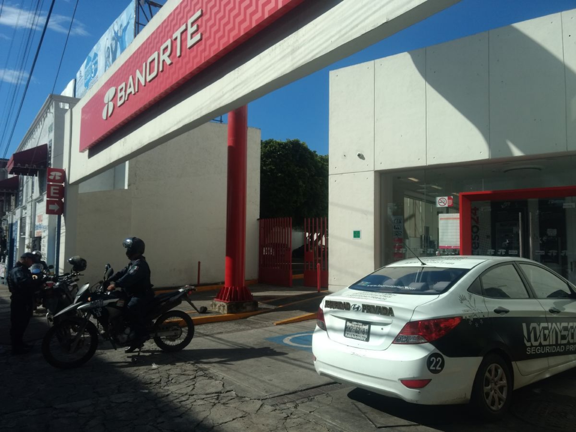 Asaltan Banorte en el bulevar Cuauhnáhuac