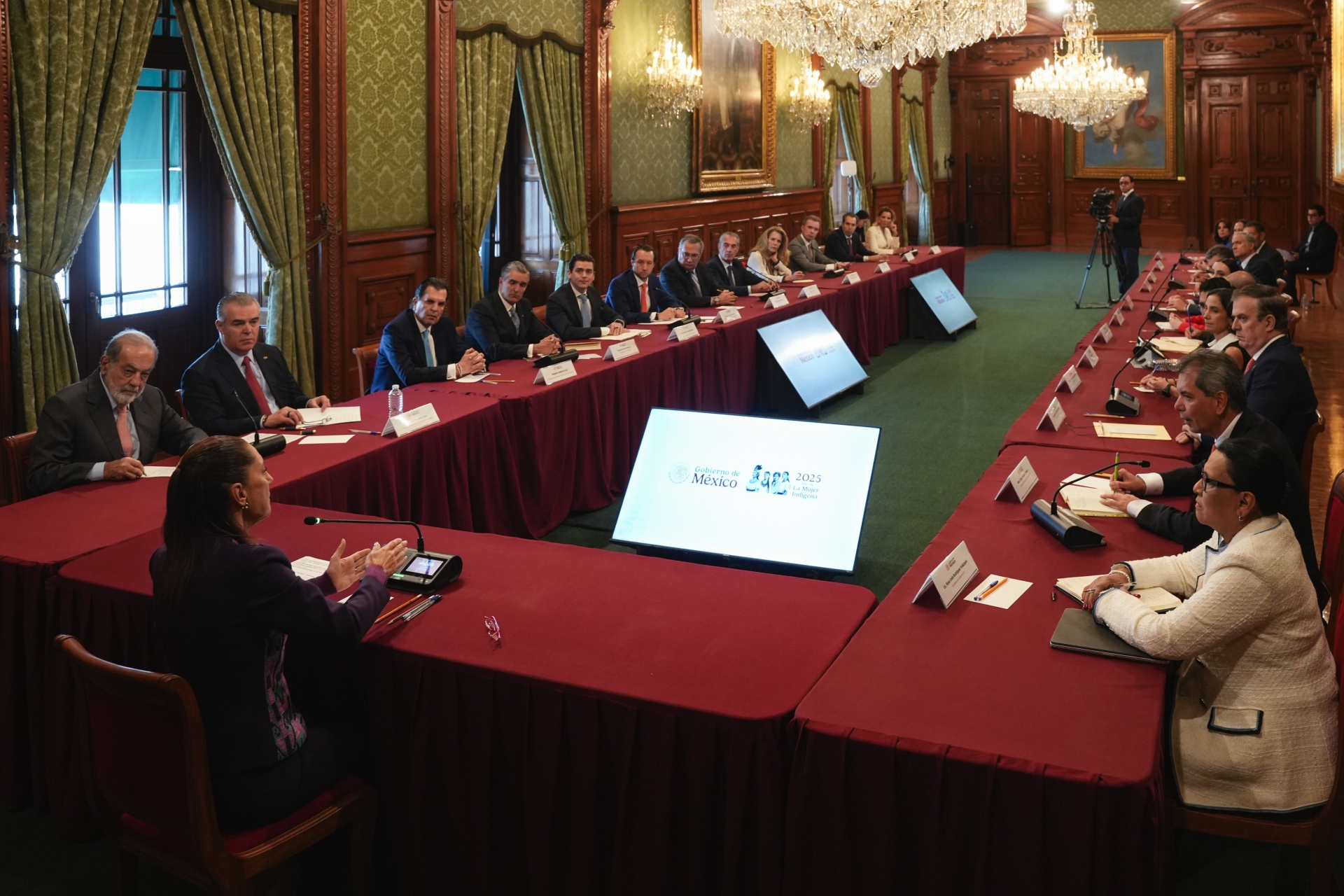 Sheinbaum crea consejo para impulsar inversiones