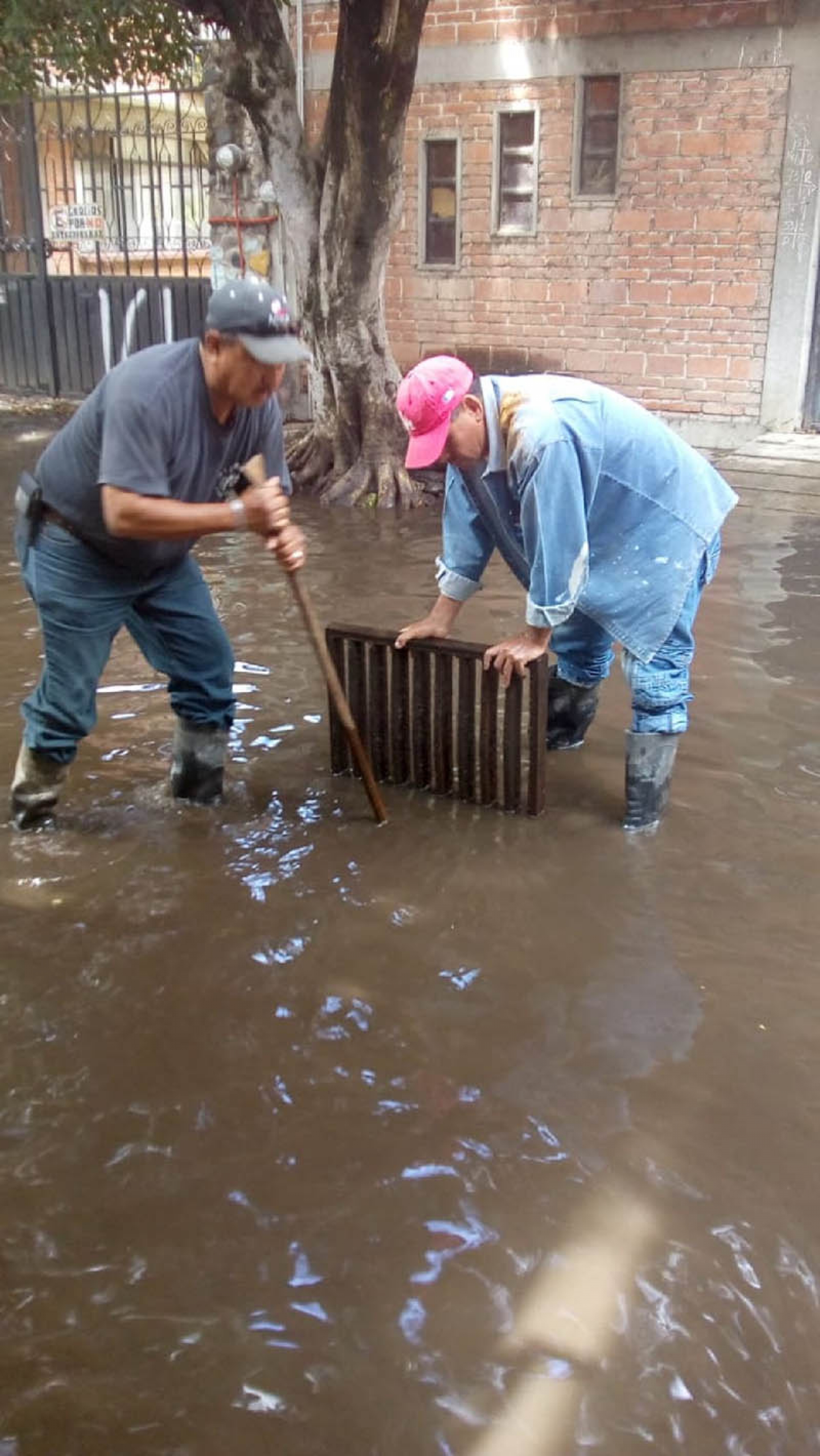 Llama el Sistema de Agua Potable de Cuautla a no tirar basura en las calles
