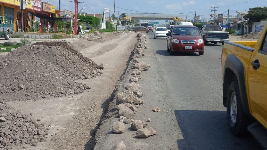 Crecen las quejas por improvisaciones en obras de ampliación de la carretera México–Oaxaca