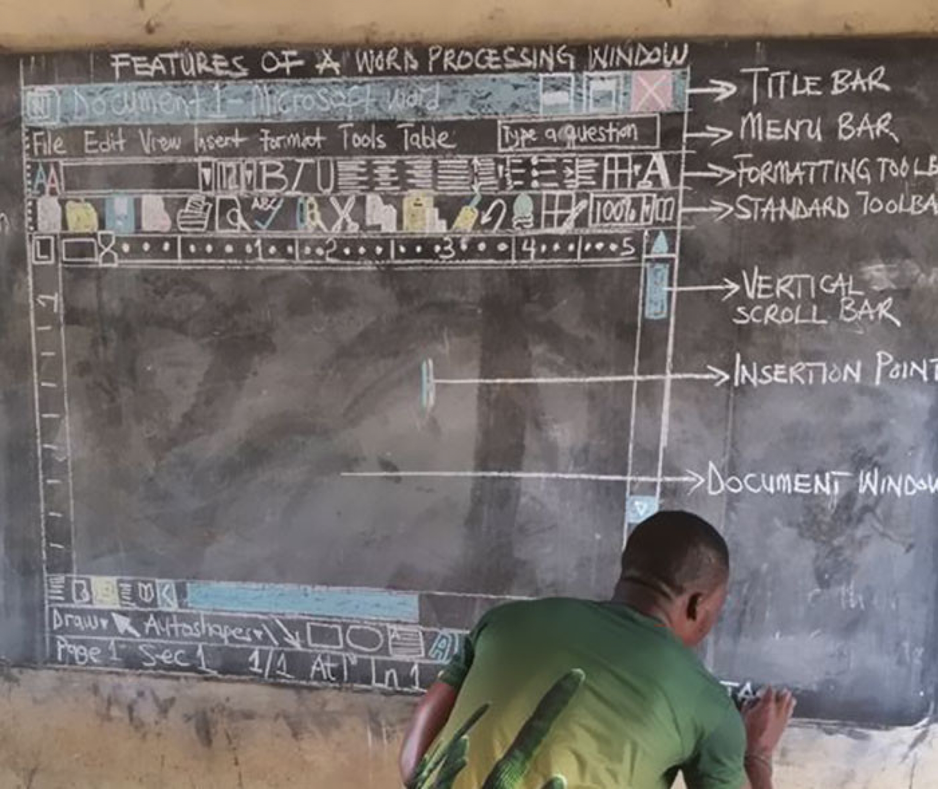 Este profesor de Ghana no necesita ordenadores para enseñar 'Word', sólo una pizarra, tiza y ganas de cambiar el mundo
