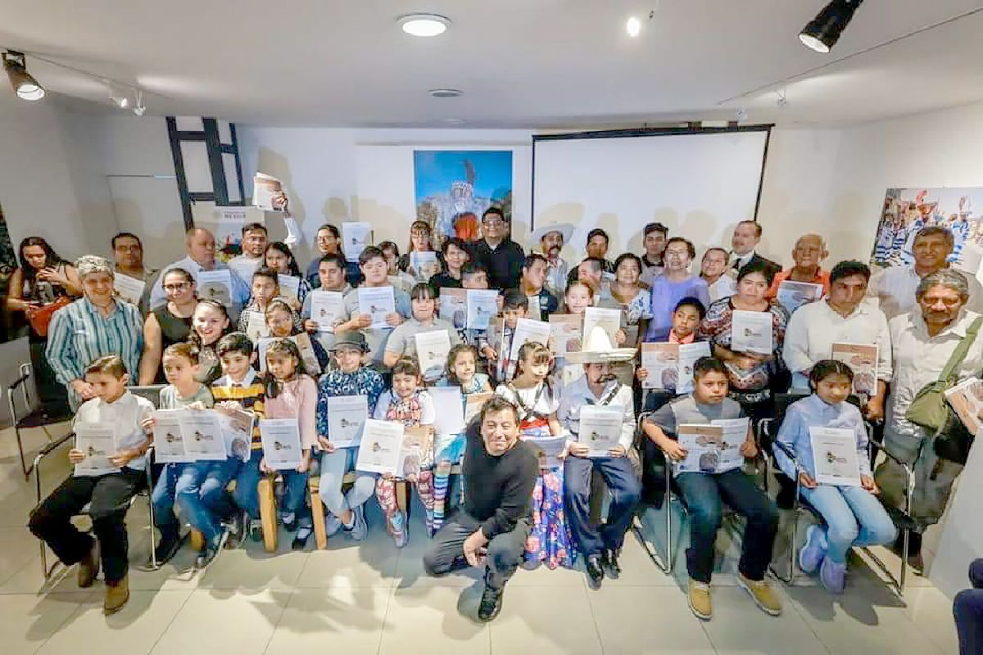 Presentan “Líneas y trazos en torno al Caudillo del Sur”