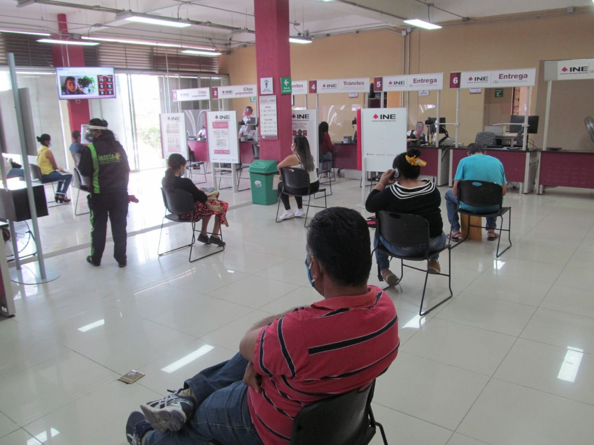 Analizan extender horario para expedir la credencial de elector