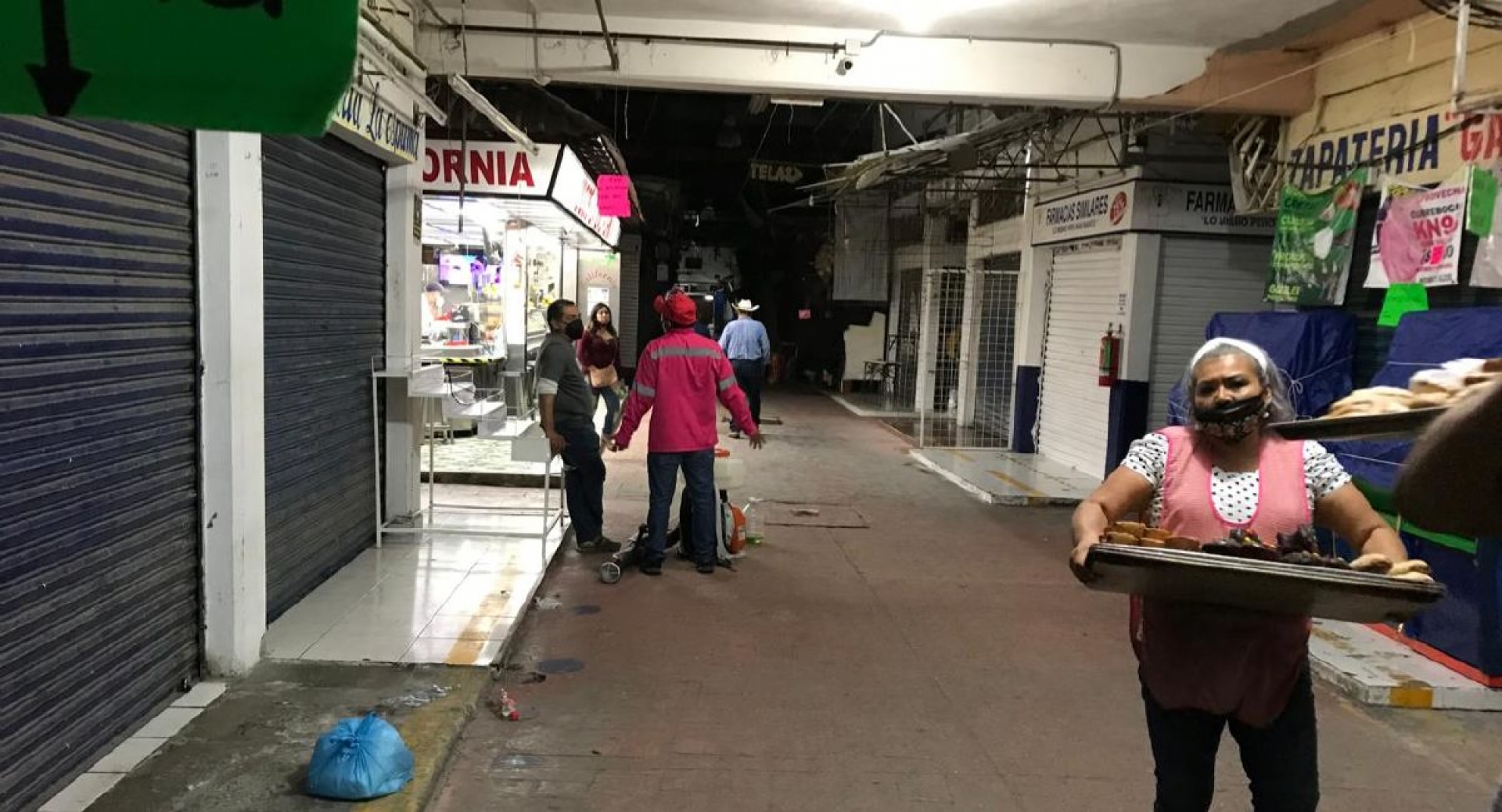 Fumigan el mercado “Benito Juárez” para prevenir dengue