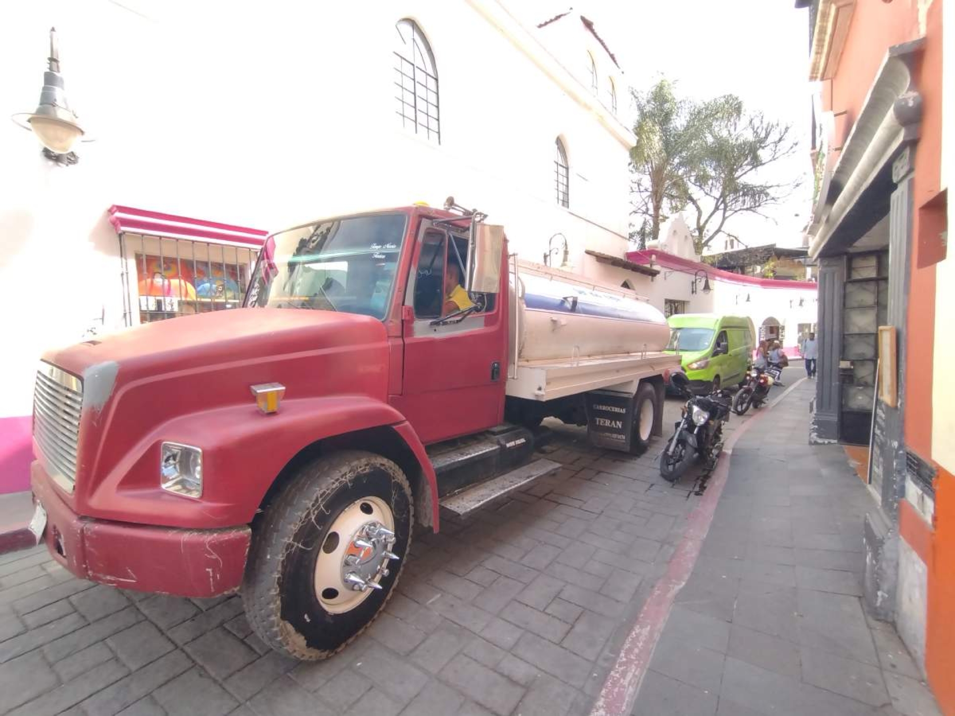 Aumenta gasto de restaurantes en pipas de agua
