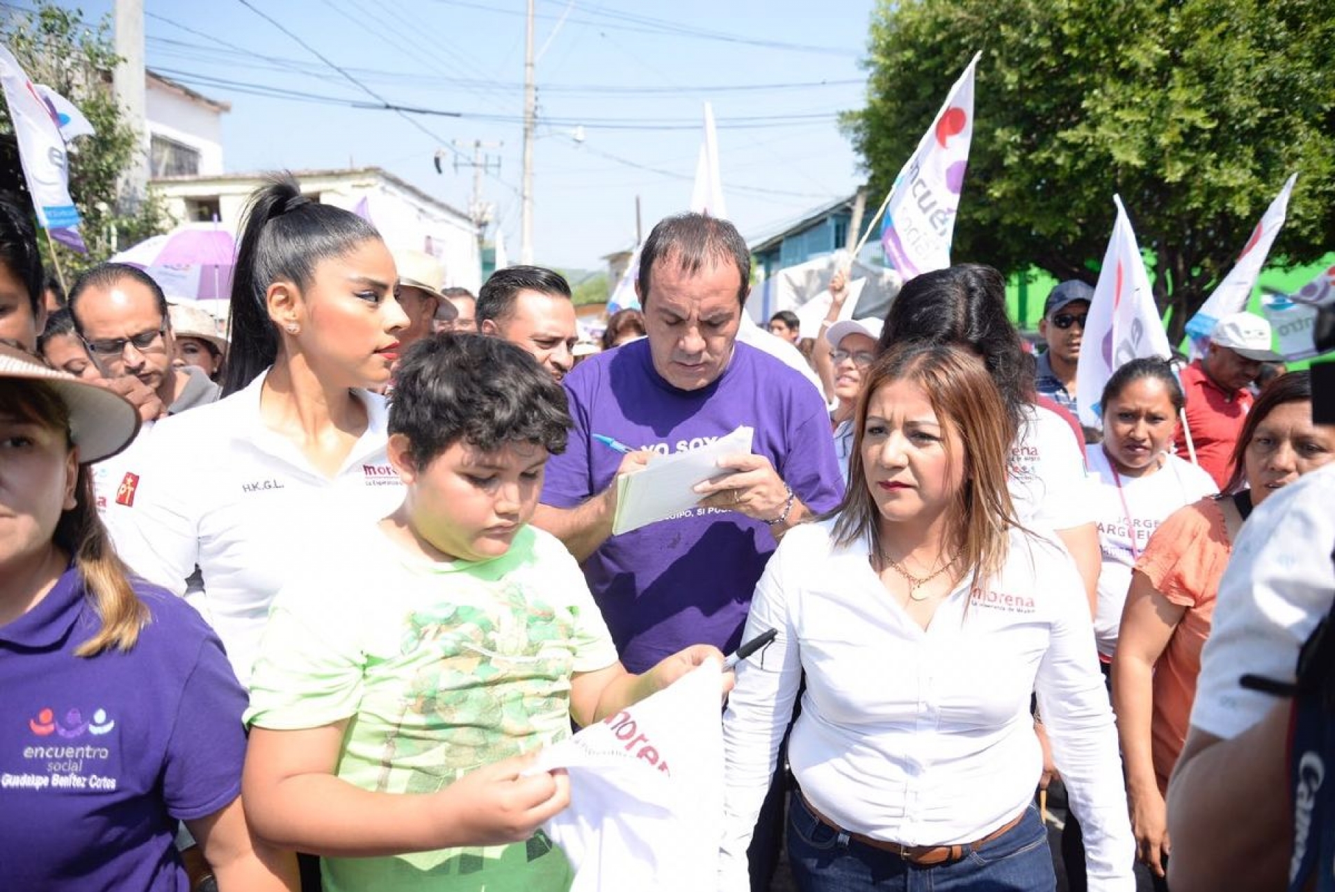 Promete Blanco Bravo abrir escuelas de futbol gratuitas