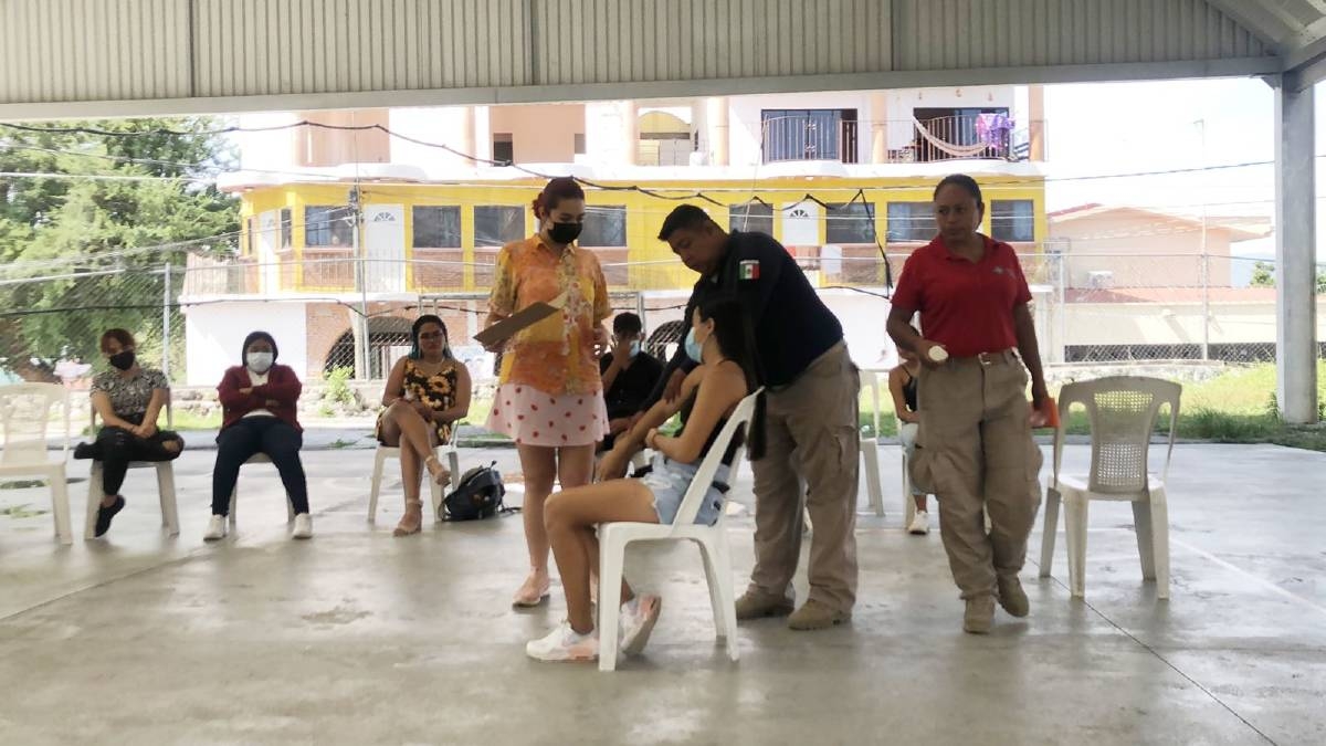 Dan curso de primeros auxilios a prestadores de servicios de Tequesquitengo