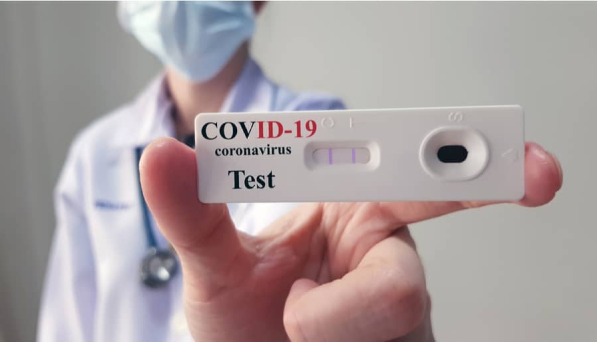 Aseguradoras cubrirán gastos de pruebas de COVID en Estados Unidos