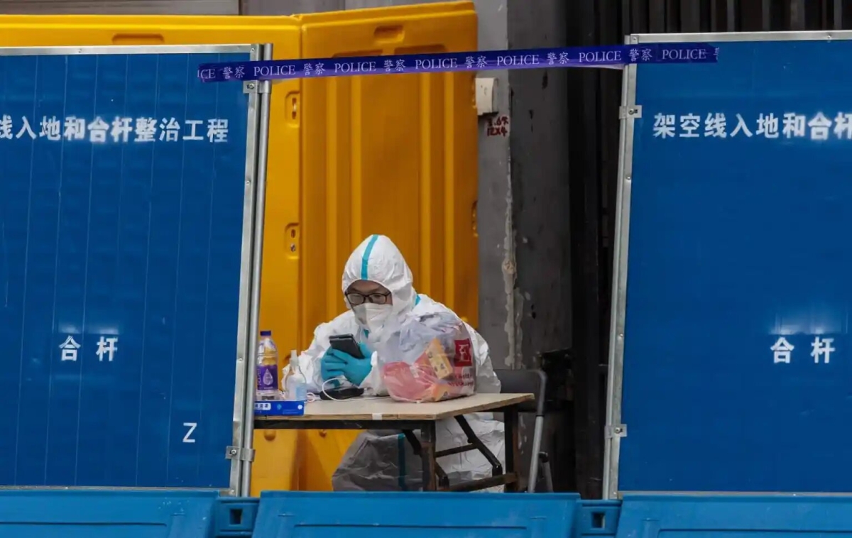 China confina más ciudades por contagios de COVID-19