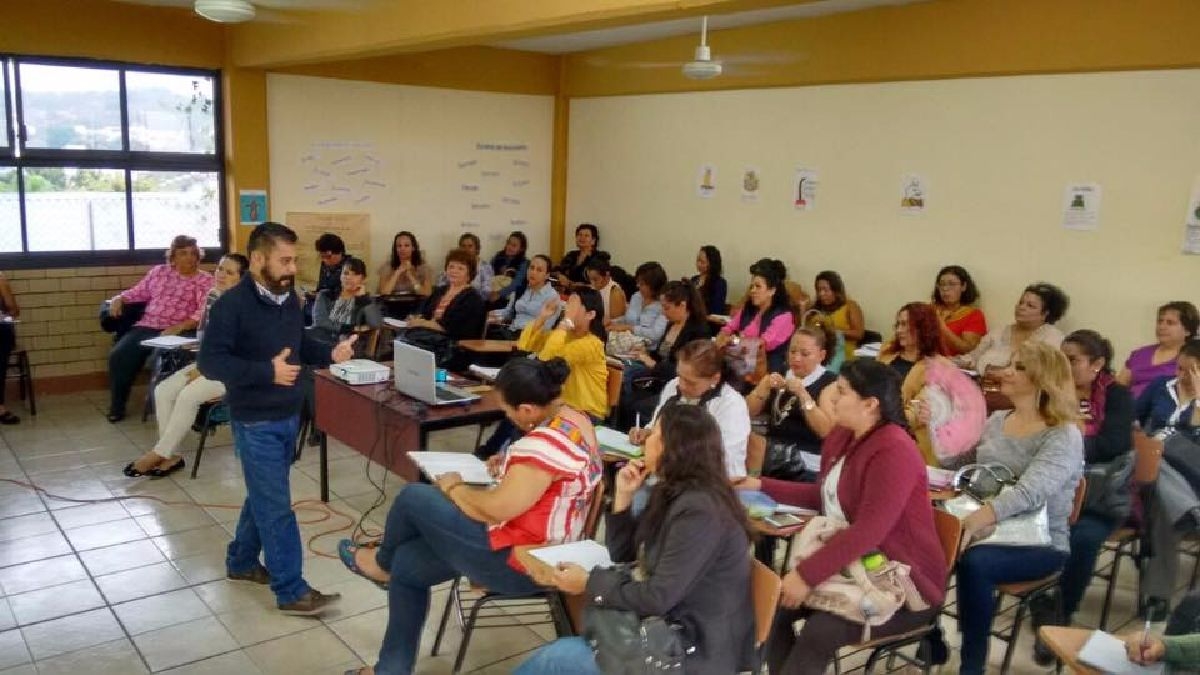 Sigue adelante la capacitación para maestros que serán evaluados