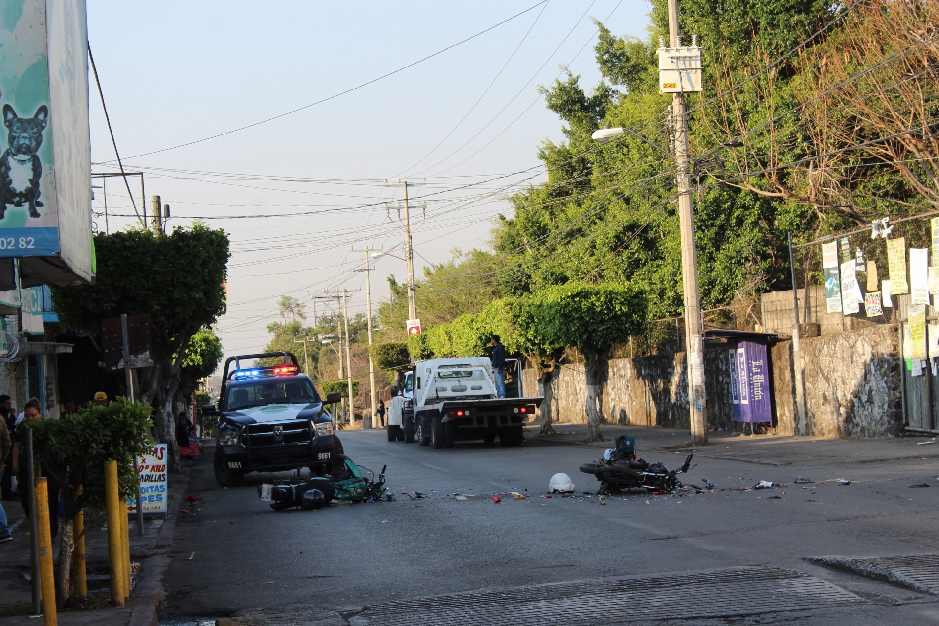 Choque frontal de dos motocicletas deja un muerto y tres heridos