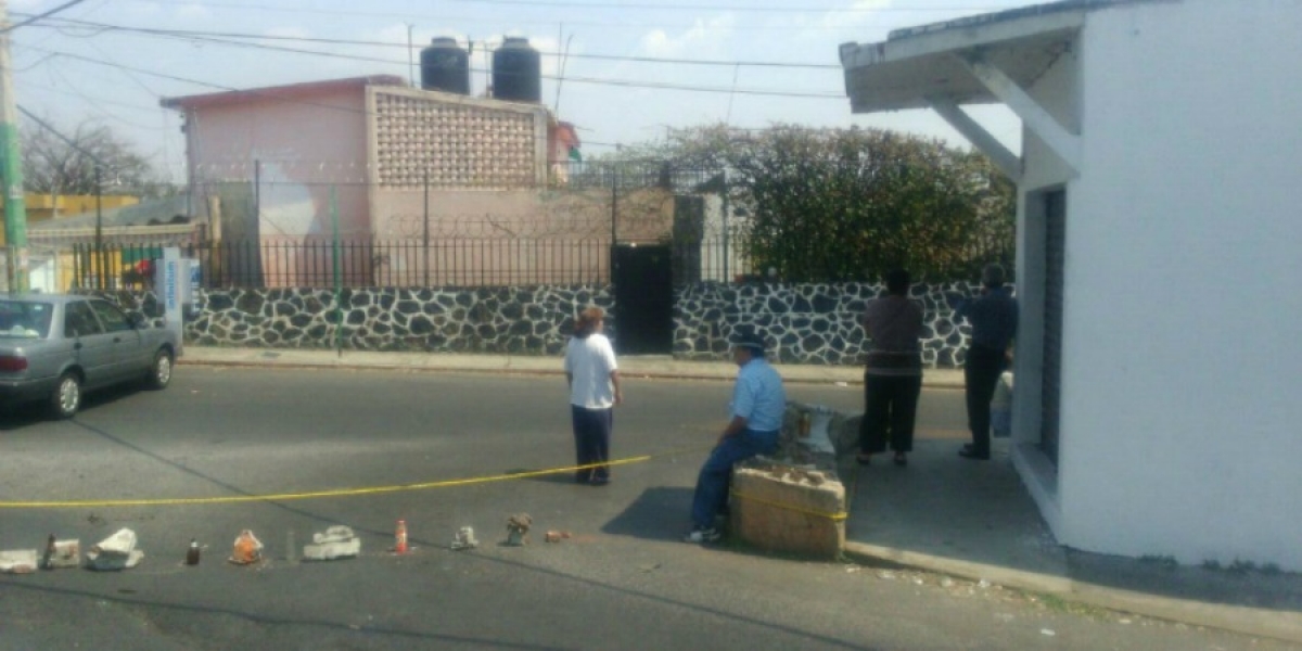 Bloquean vecinos de Lomas de la Selva la avenida Cuauhtémoc; protestan por falta de agua potable