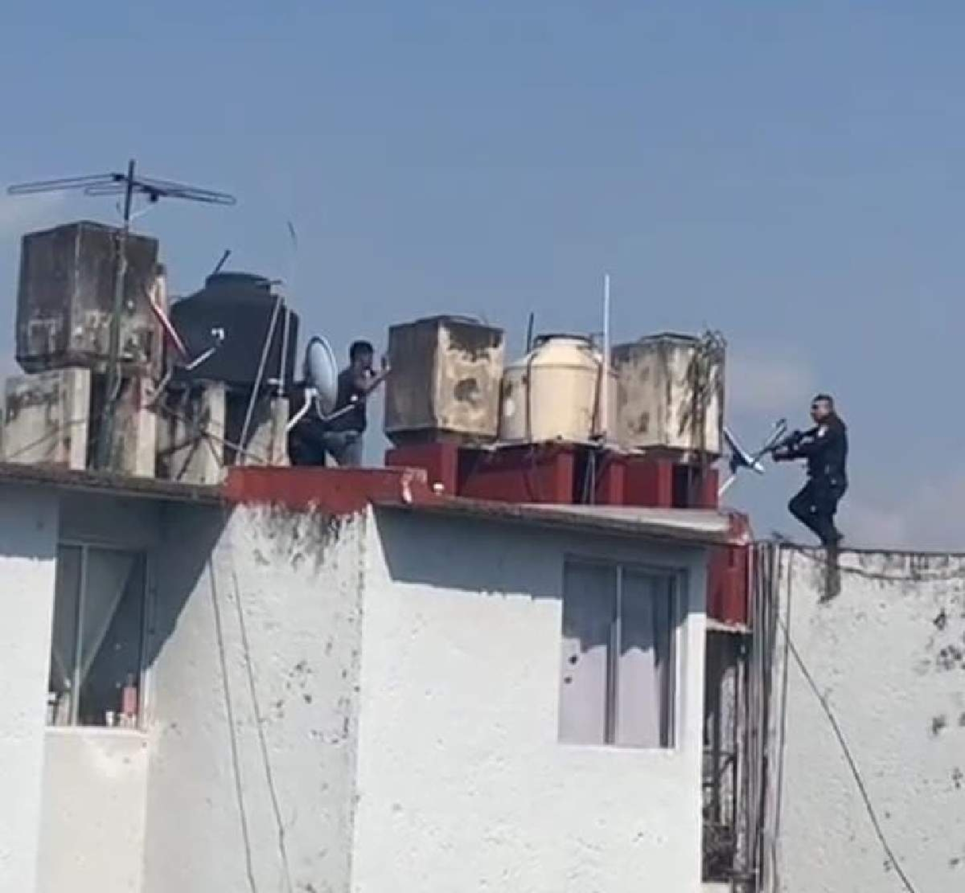Tras persecución, capturan a dos presuntos asaltantes