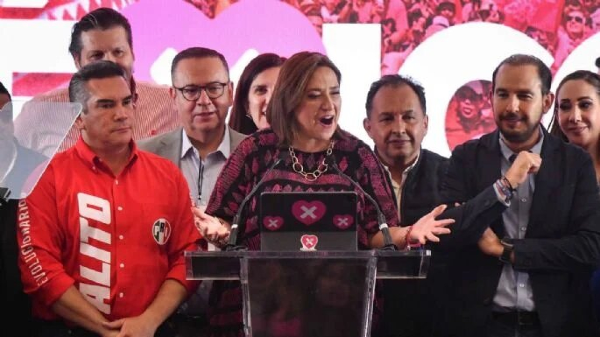 Marko Cortés se molestó con Xóchitl Gálvez por felicitar a Sheinbaum