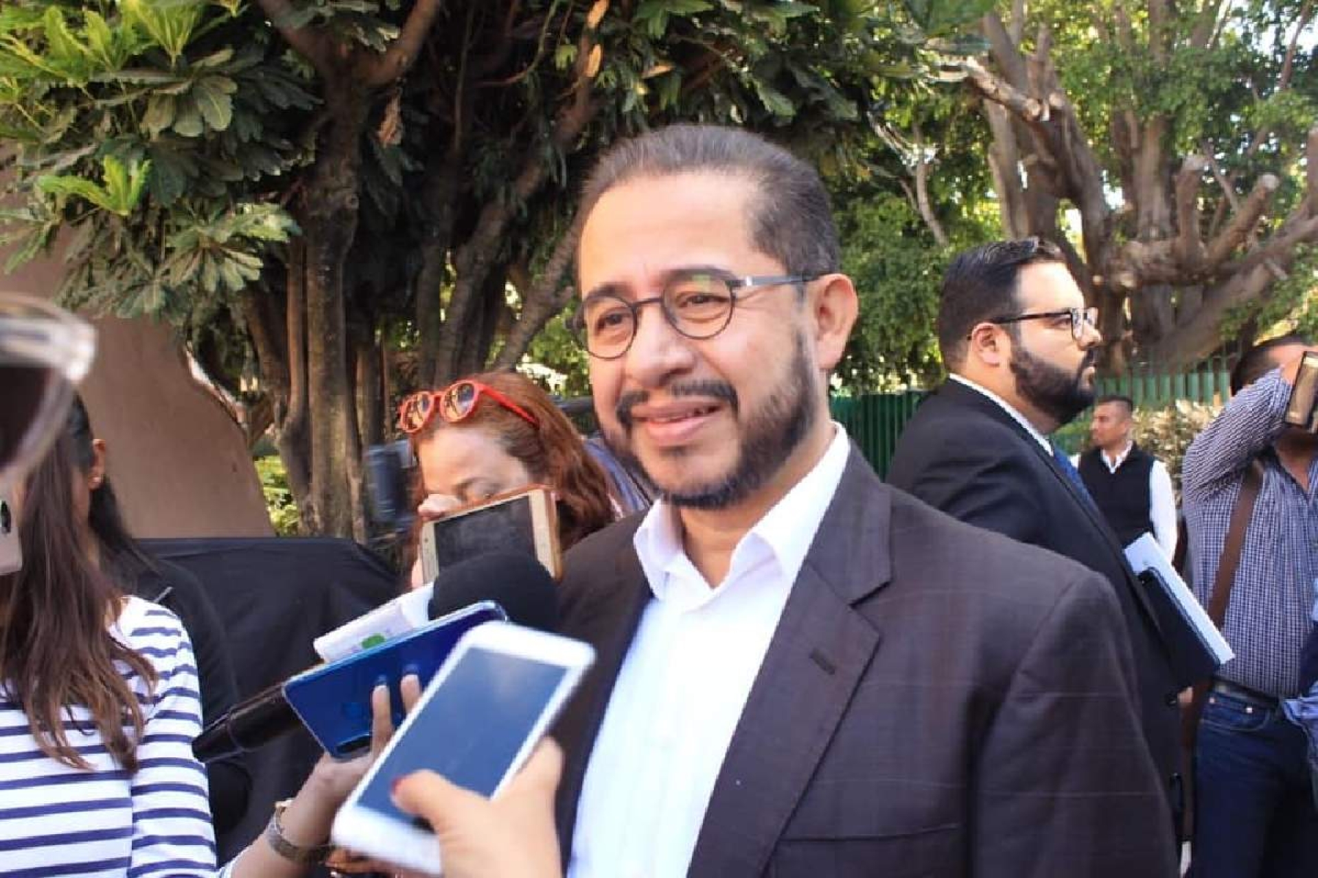 Negocian favorecer a empresa en compra de material electoral