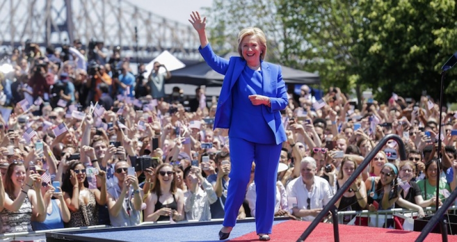 Hillary lanza su primer spot en español, pero ¿es verdad lo que dice?