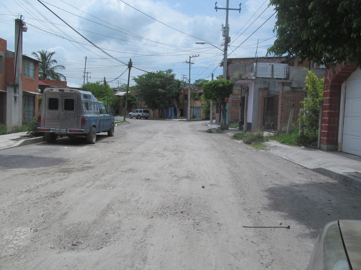 Vecinos de “Las Juntas” de Tlaltizapán, demandan apoyo para reparación de calles
