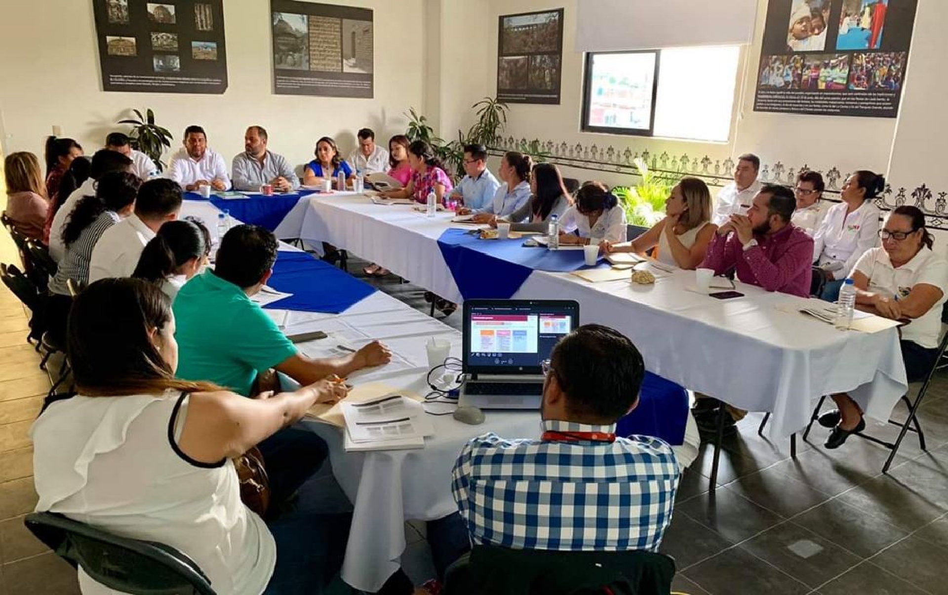 Se reúnen autoridades de Yecapixtla con enlaces para evaluar entrega de becas federales