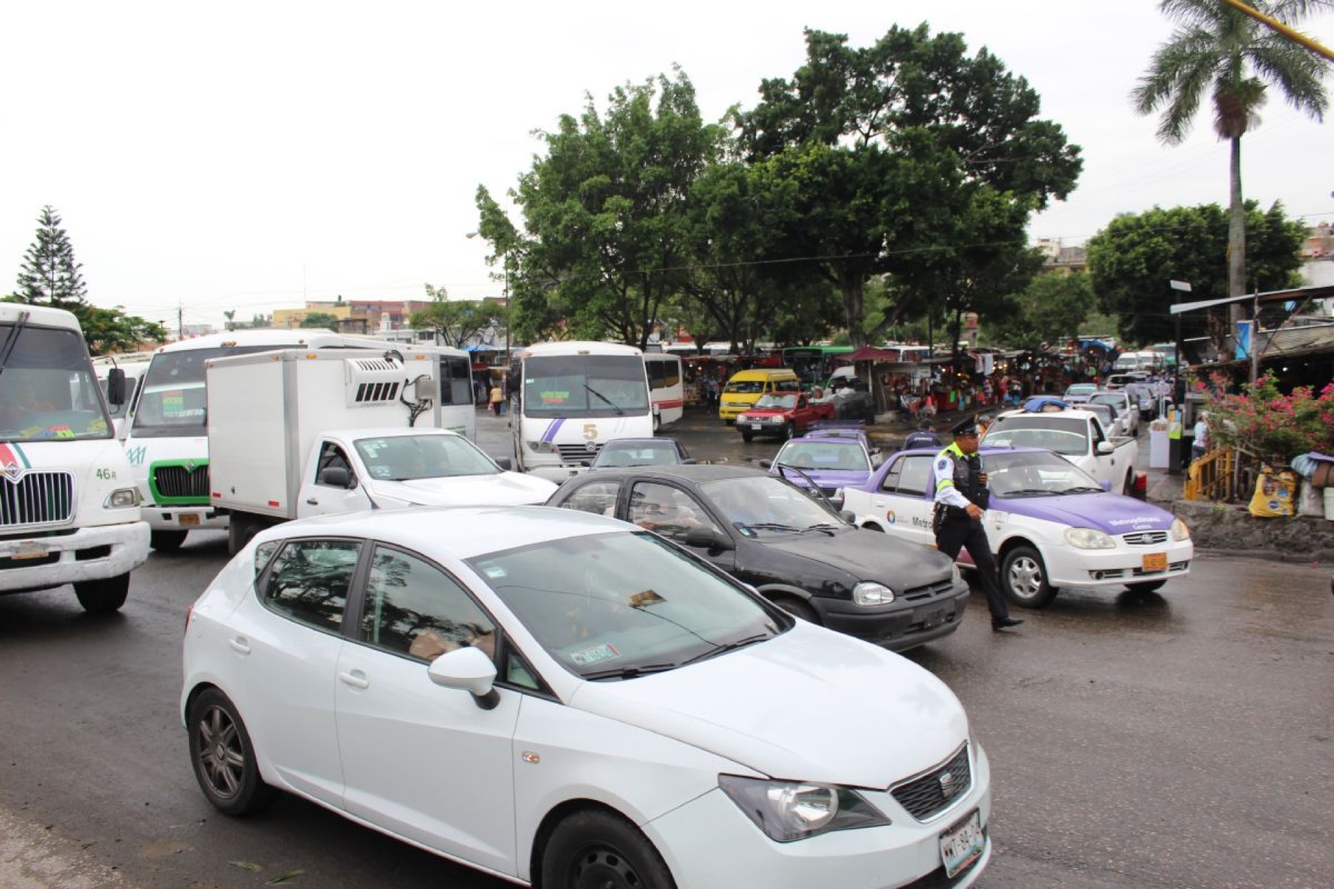 Locatarios del ALM piden que se tapen los baches del circuito vial