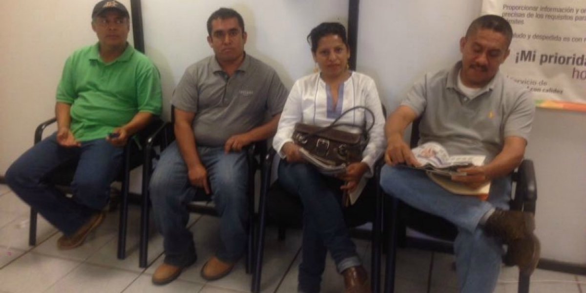 Reclaman padres de familia al IEBEM cumplir acuerdo de entregar recurso para la erradicación de cuotas escolares