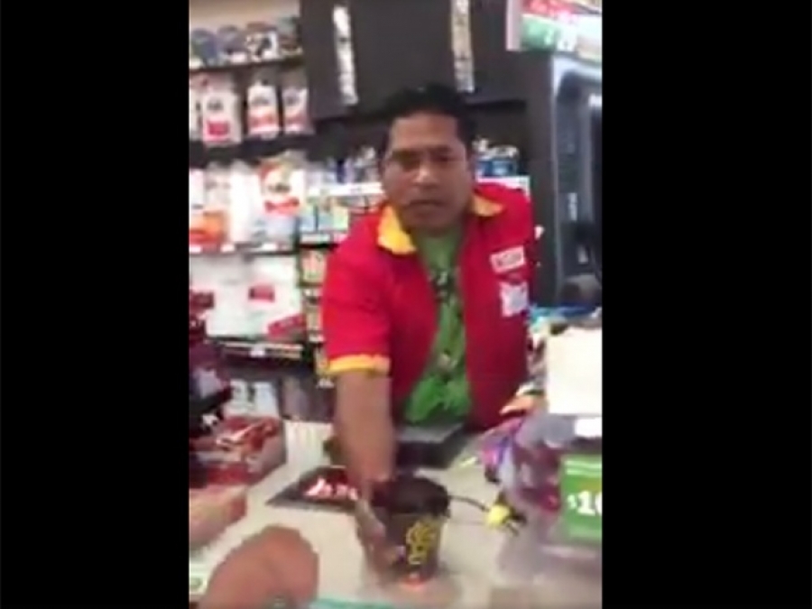 Cajero de OXXO arroja café caliente a cliente en Querétaro