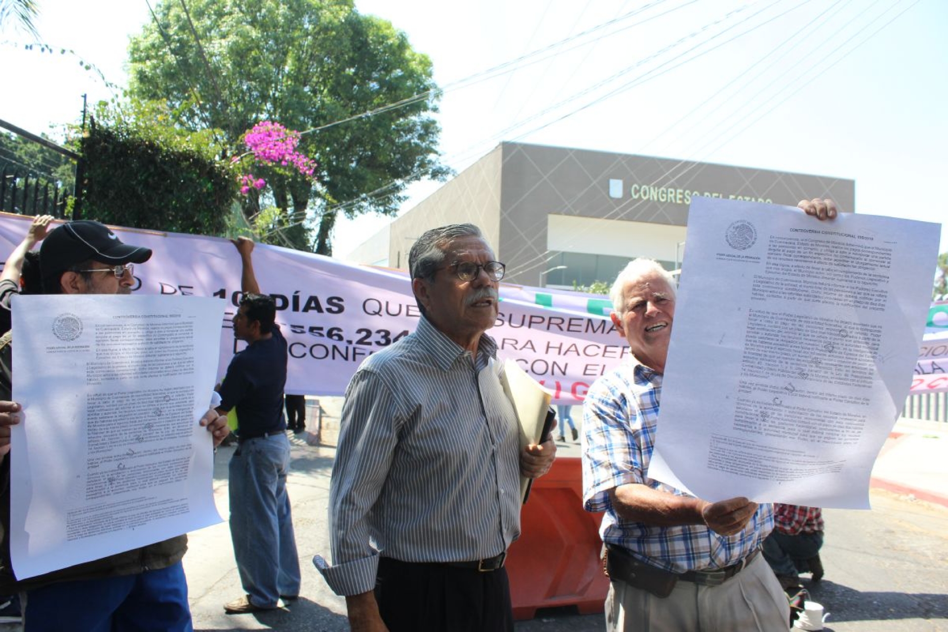 Jubilados del SAPAC bloquean sede del Congreso