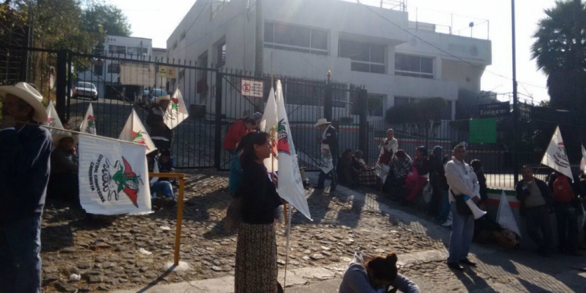 Se manifiesta la Central Campesina Cardenista en la Sedatu