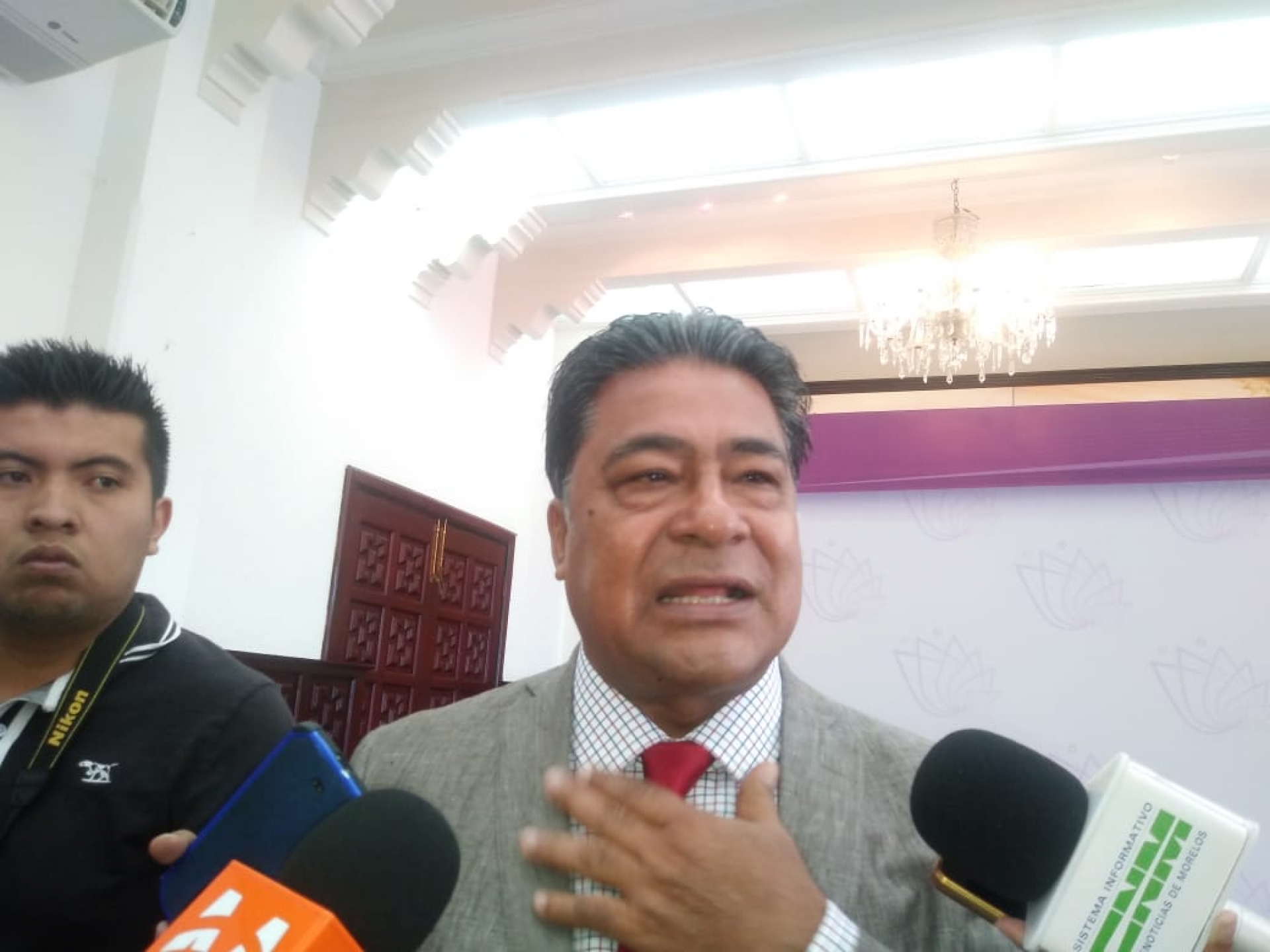 Señala IEBEM que hay déficit de maestros, al menos de un 10%
