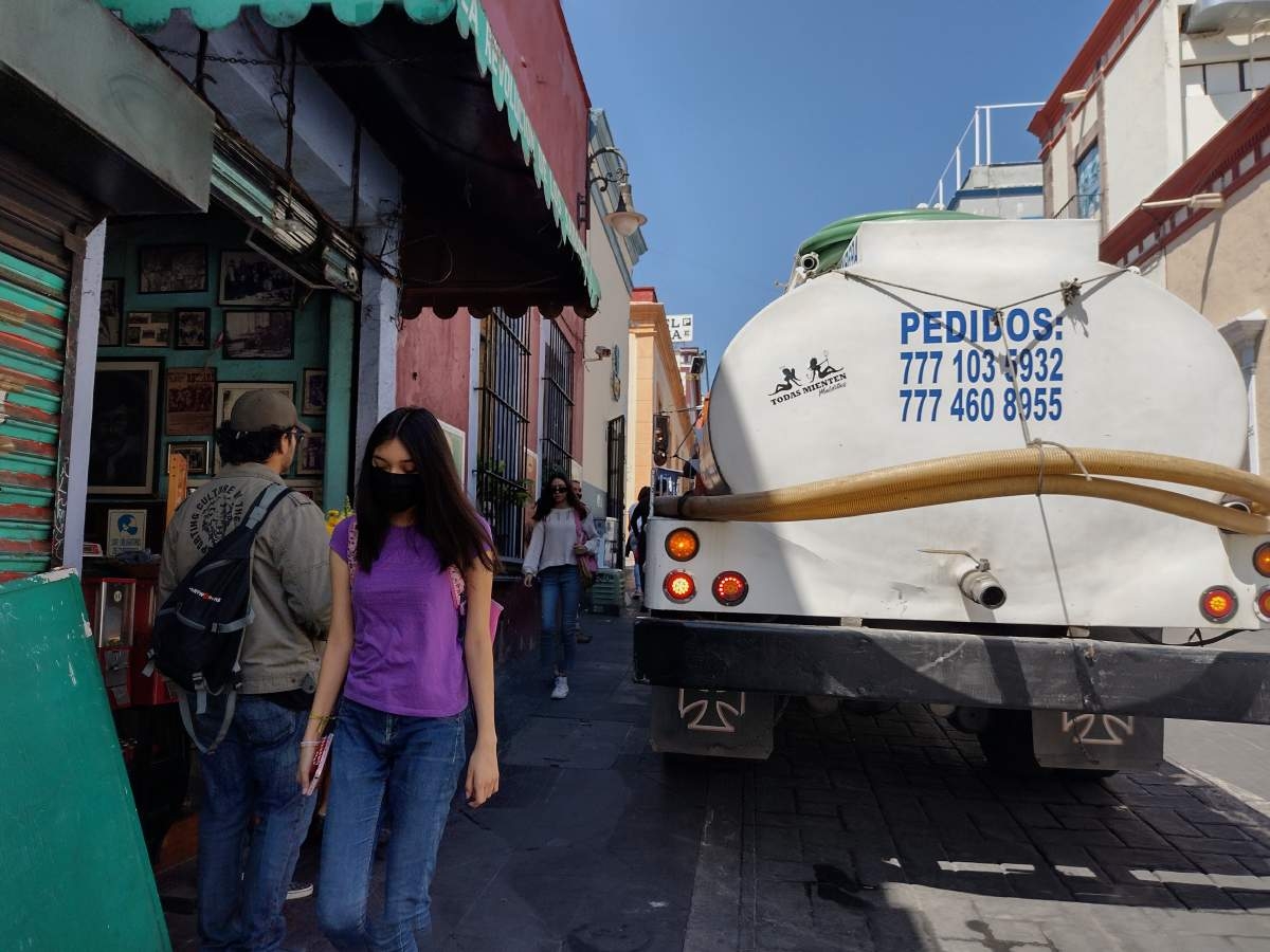 Ahoga a empresarios el costo de las pipas de agua