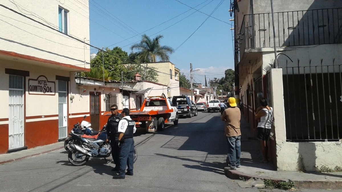 Balean a dos policías en Xochitepec