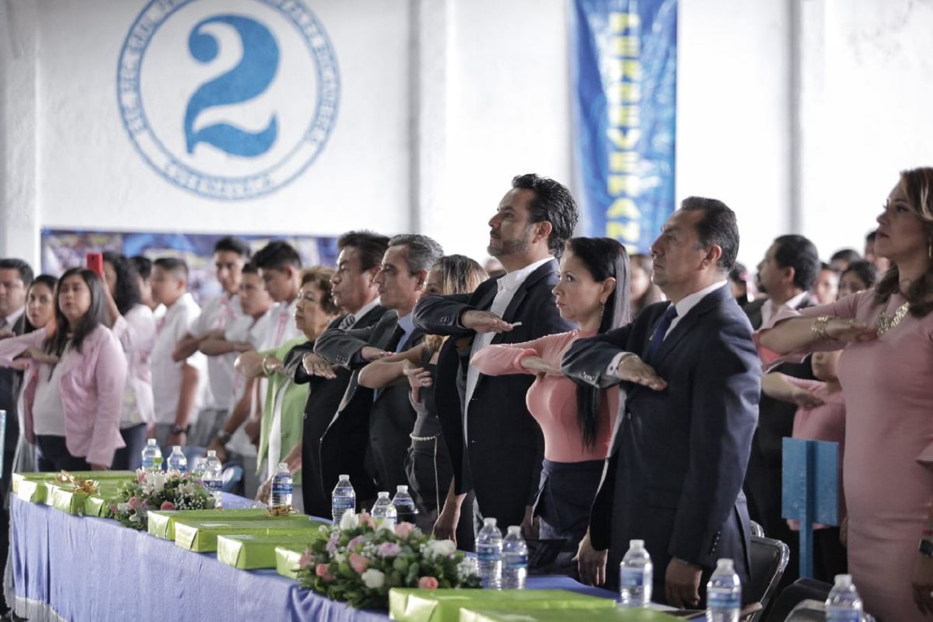 Apadrina el alcalde a niños de secundaria de Alta Vista