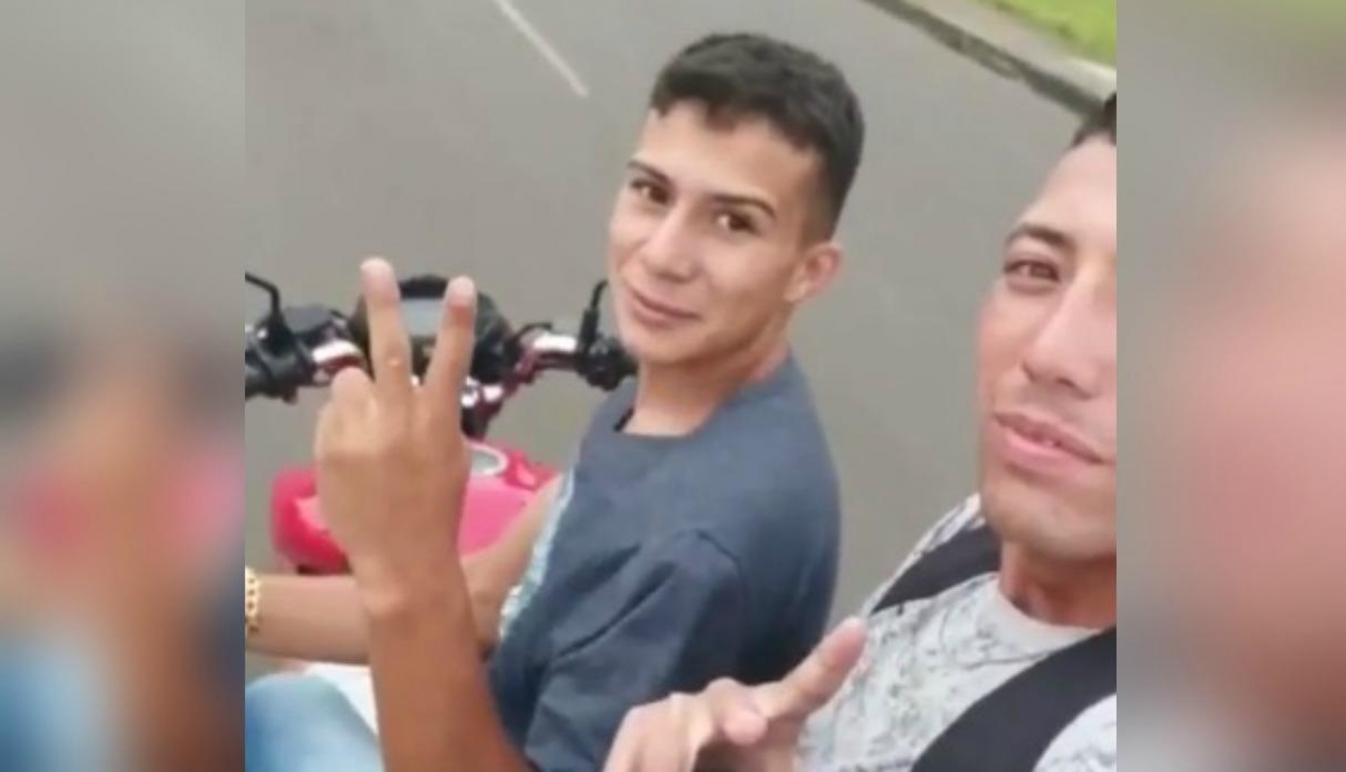 VIDEO: Esto te hará repensar el tomarte una selfie andando en moto...