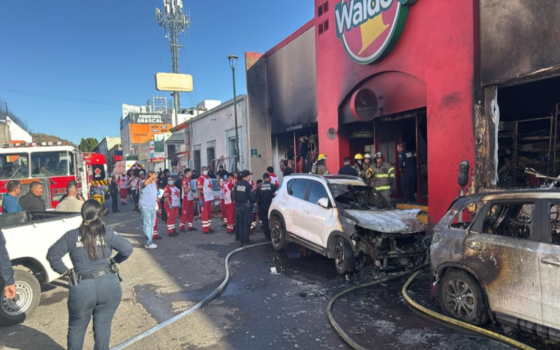 Familiares de víctimas del incendio en Waldo’s exigen justicia