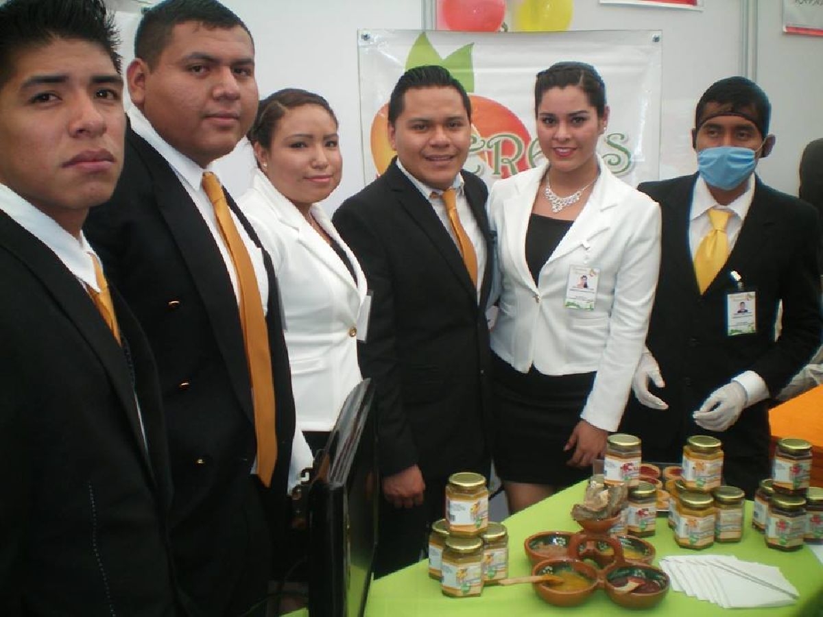 Destacan estudiantes de la EESJ en Expo Regional Emprendedora