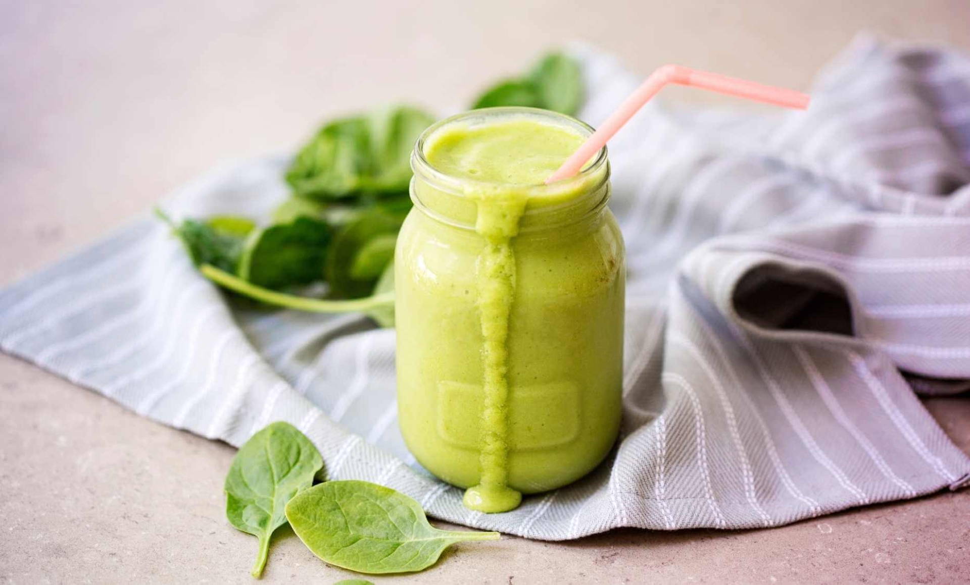Licuado de espinacas con naranja: una bebida saludable y nutritiva