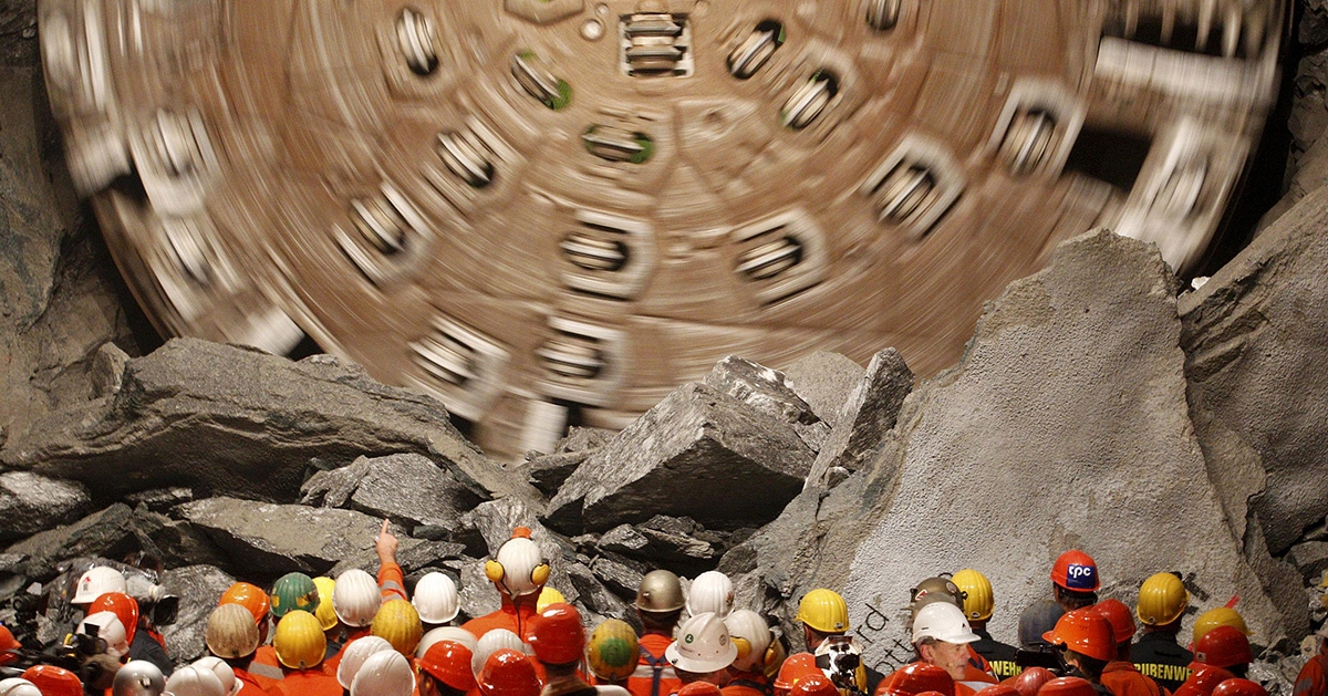 57 kilómetros a 2.300 metros bajo tierra: así es el túnel más largo hecho por el hombre