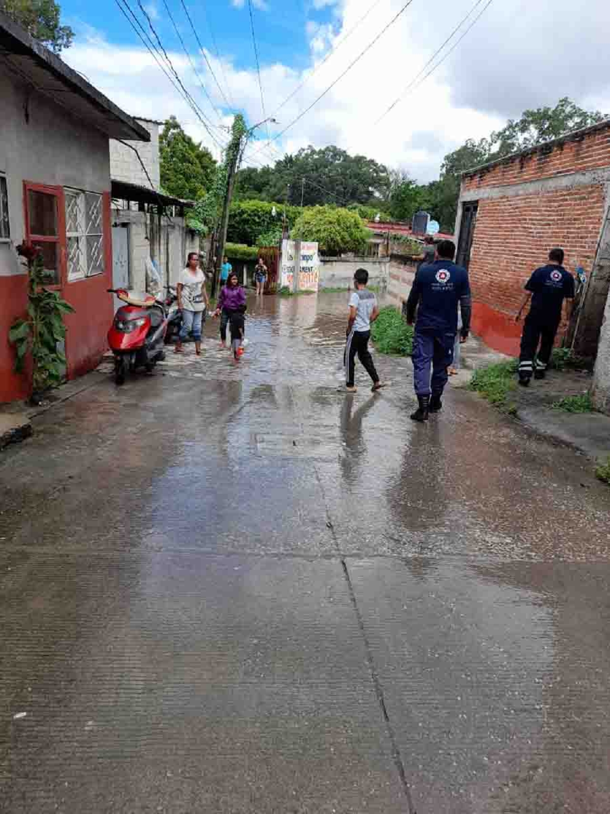 Evacúan a familias ixtlecas por desbordamiento del río Tembembe-Chalma