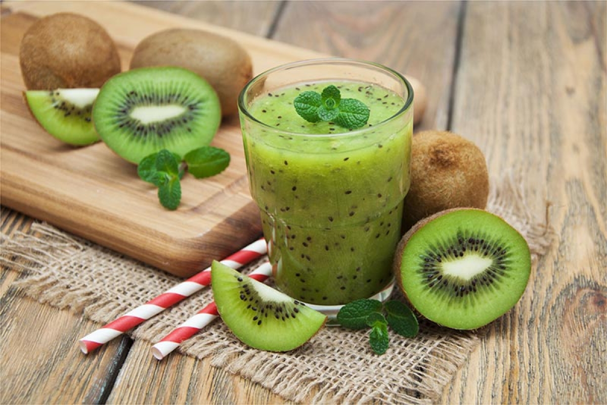 Prepara un energético y delicioso batido de kiwi con esta receta rápida