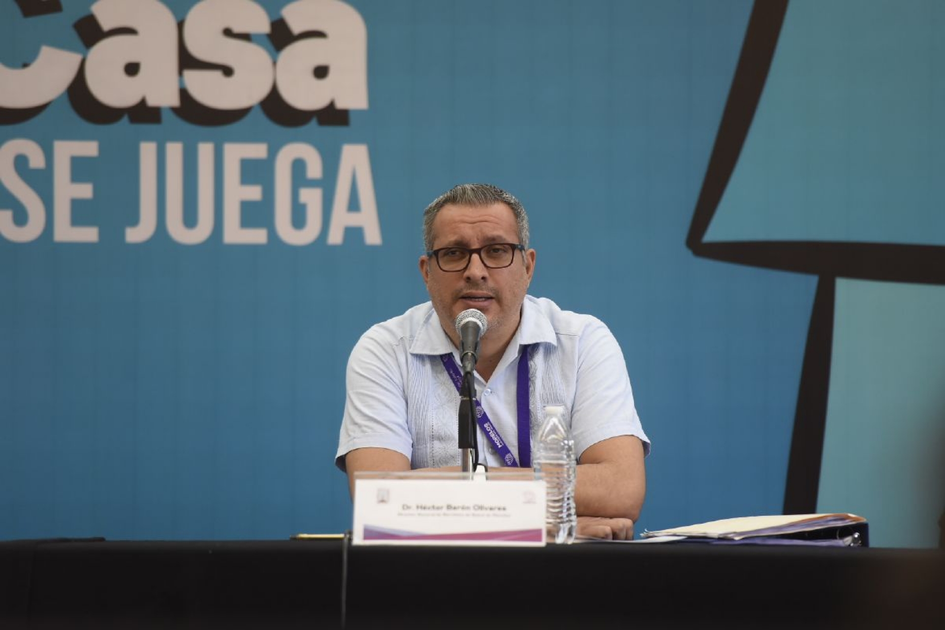 Médicos y enfermeras con padecimientos se retiran a sus hogares