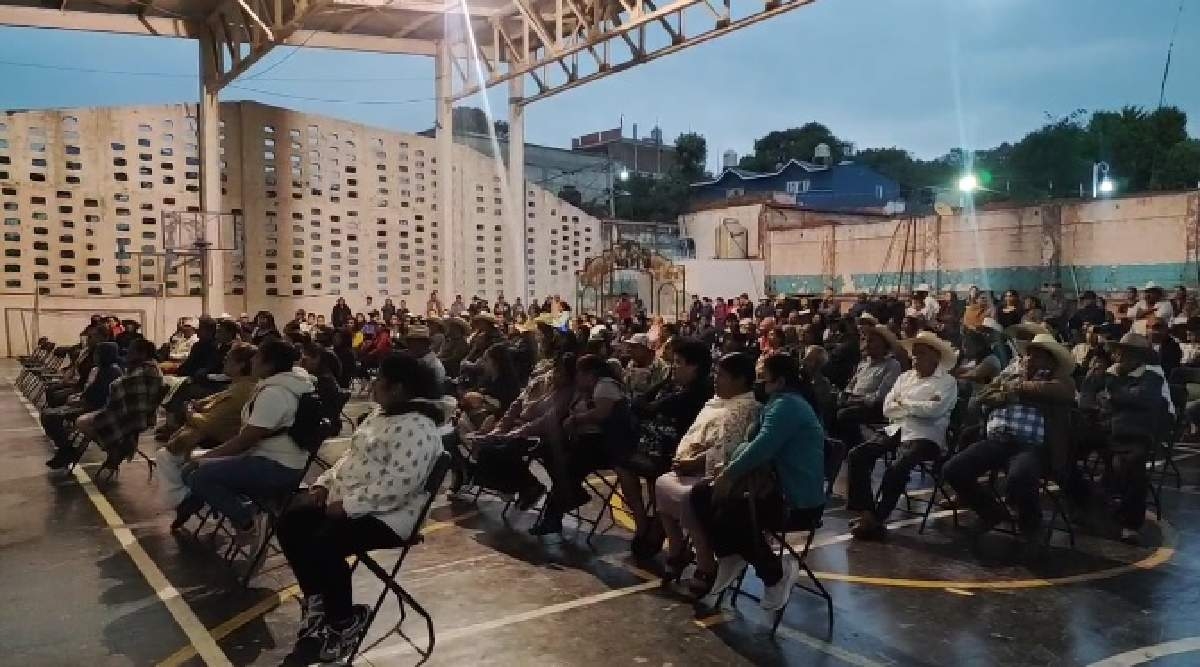 Permiten regreso del alcalde de Tetela del Volcán, pero le exigen cuentas