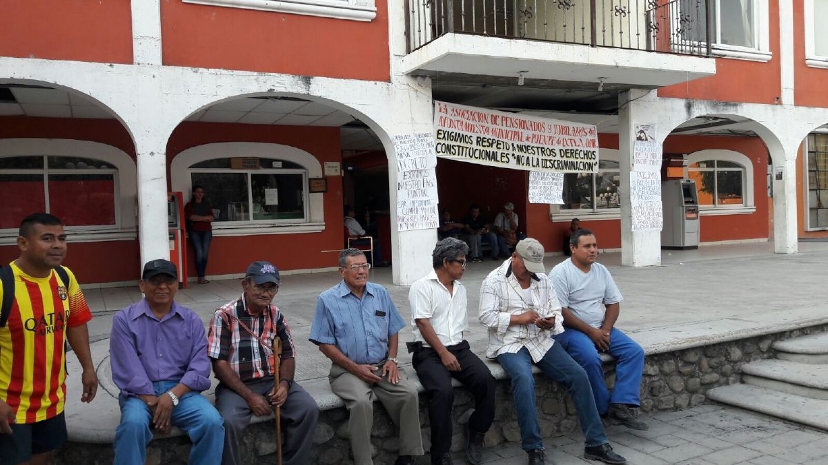 Policías de Puente de Ixtla demandan al ayuntamiento el pago de cuotas al Instituto de Crédito