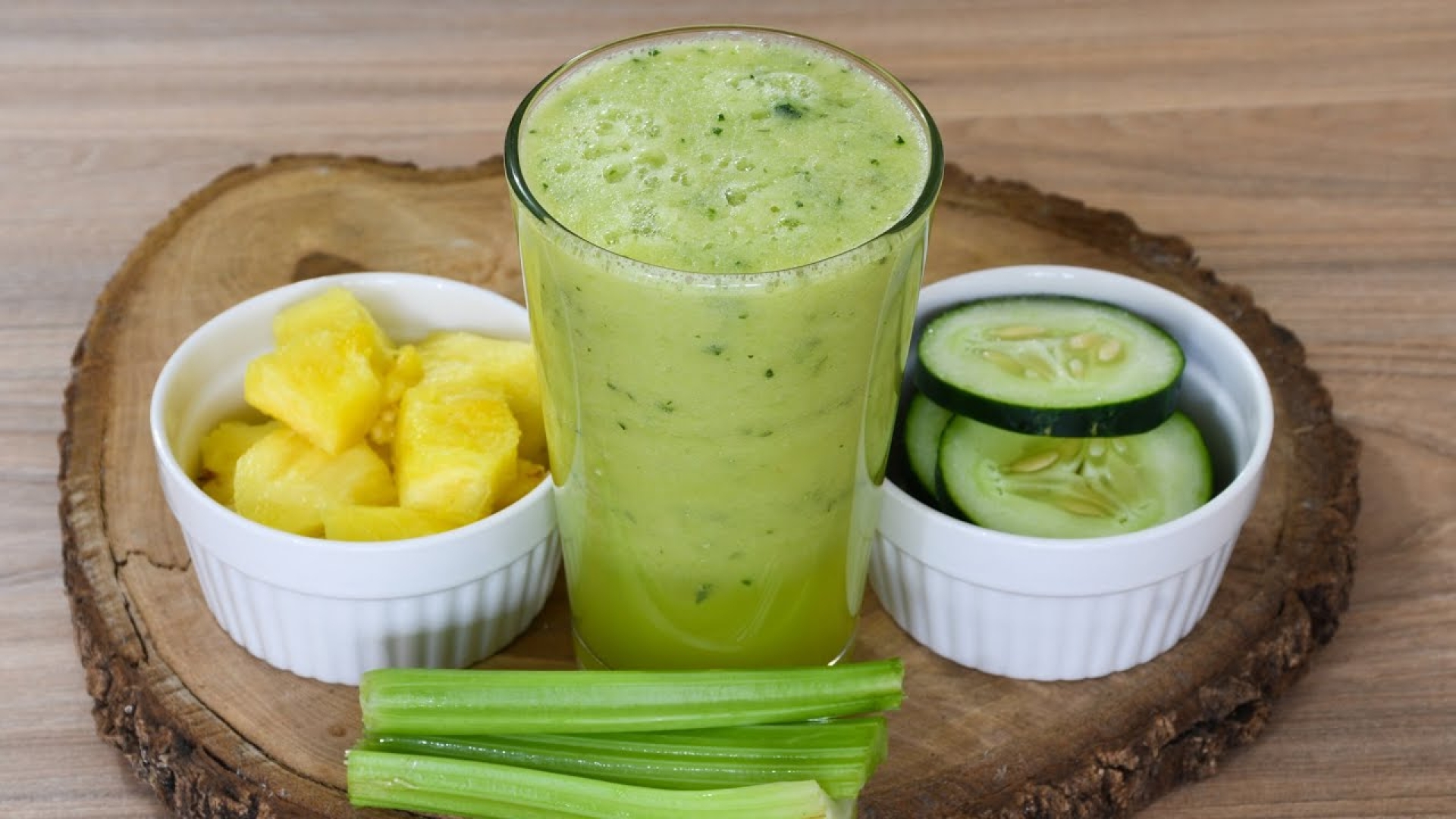 Mejora tu digestión con un delicioso smoothie de piña, apio y pepino