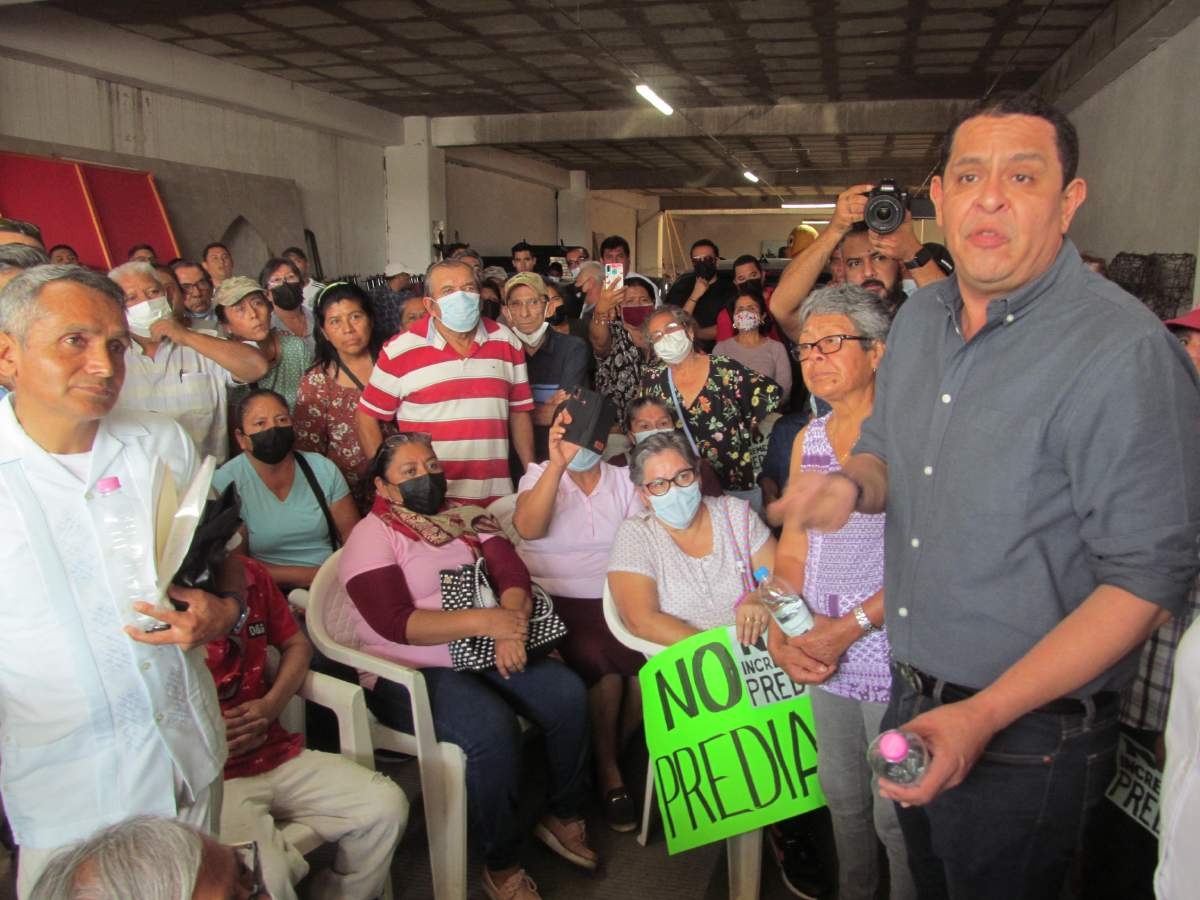 Tras manifestación, acuerdan revisar cada caso para pago del predial