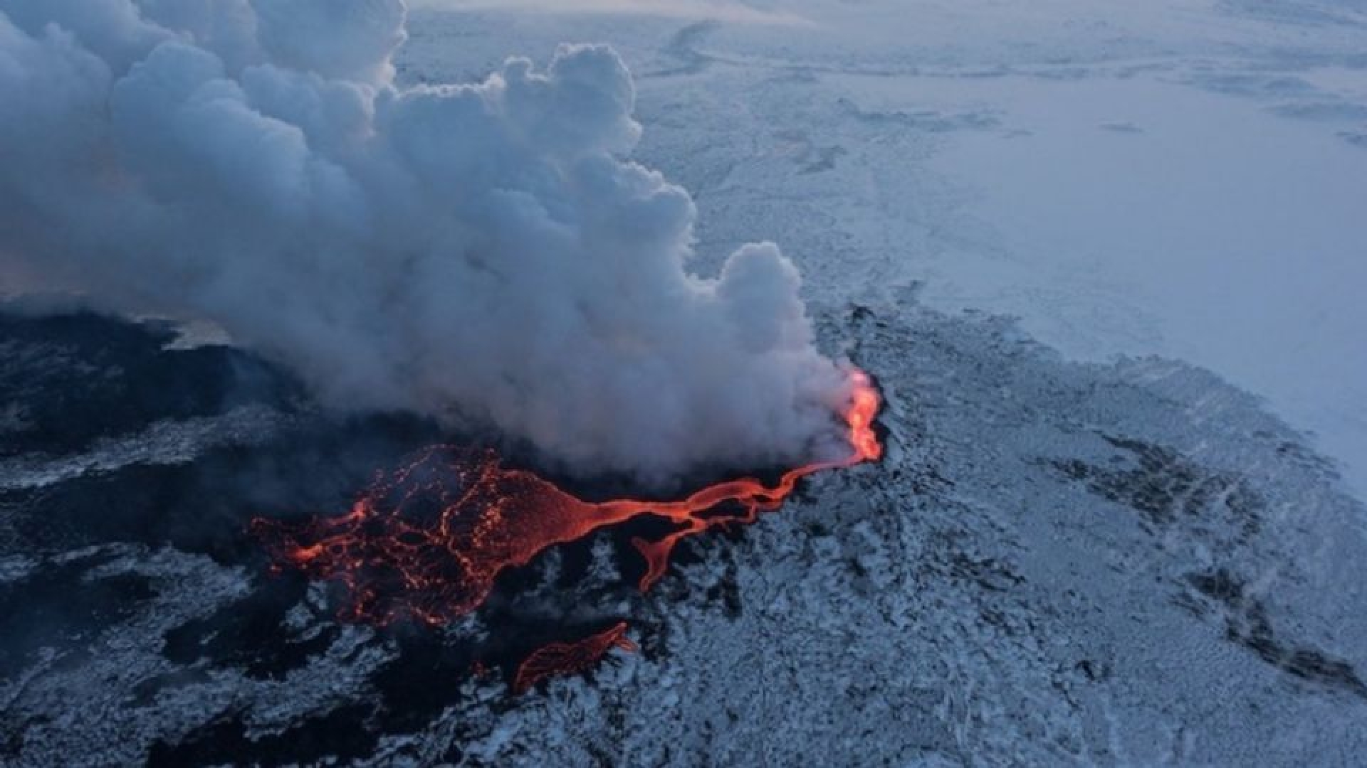 Islandia en alerta por posible erupción volcánica
