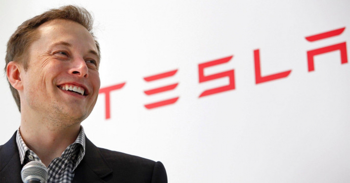 Elon Musk trabaja ya en el desarrollo de un autobús y un camión eléctrico