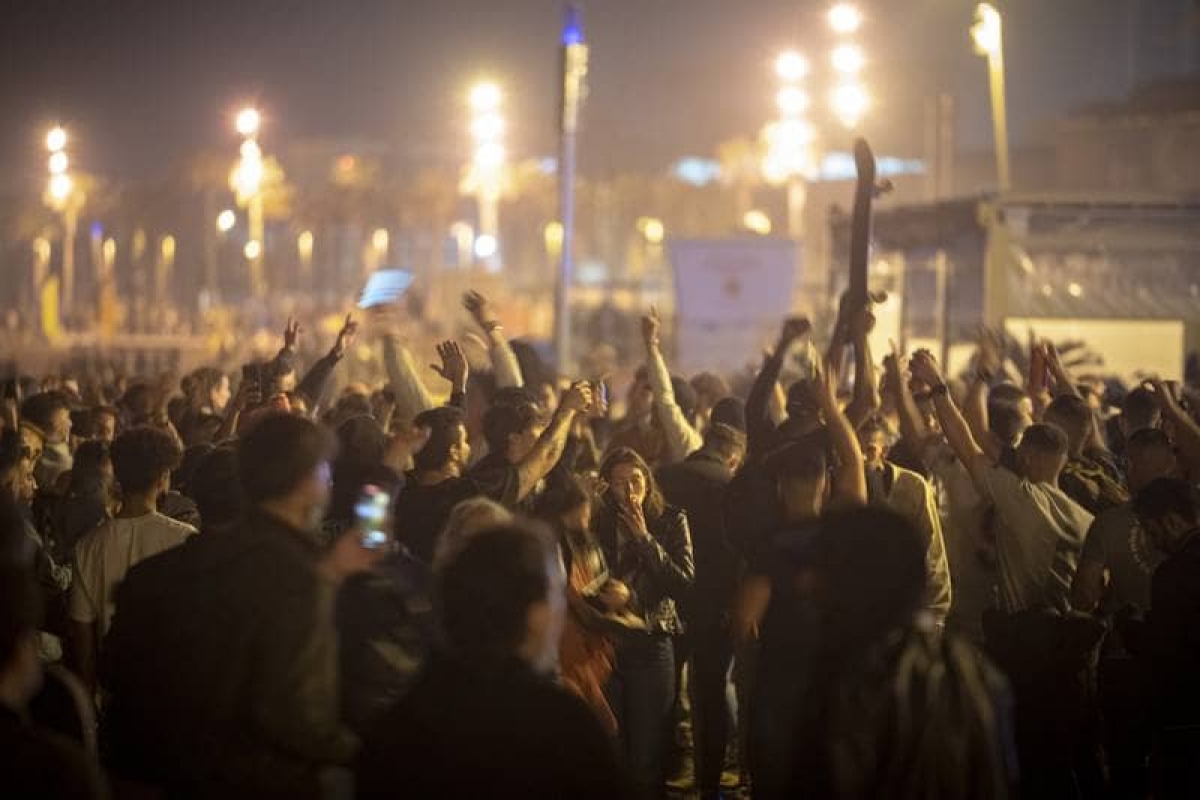 Españoles celebran fin del estado de emergencia por COVID-19