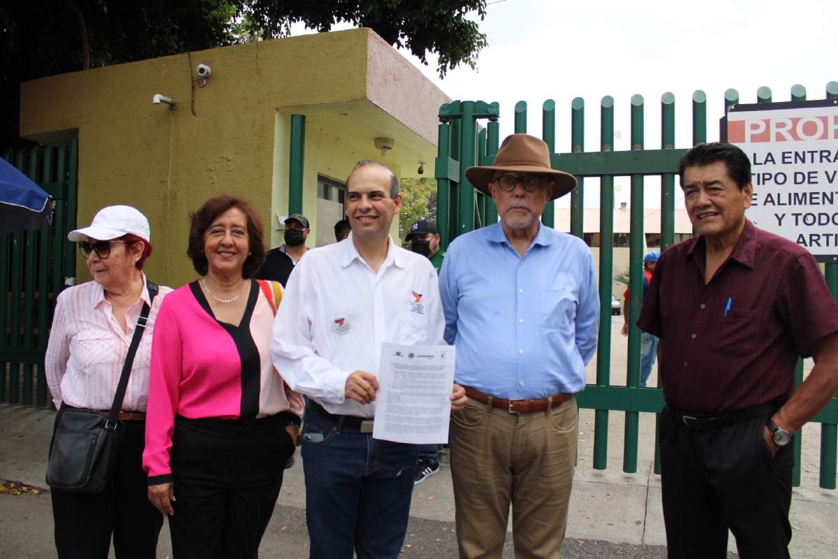 Coparmex y otros grupos protestan contra los libros de texto gratuitos
